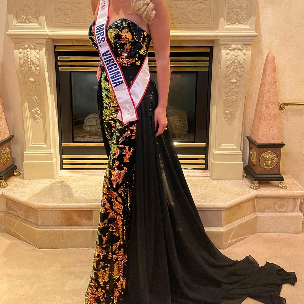 Black velvet jumpsuit with overskirt 💛